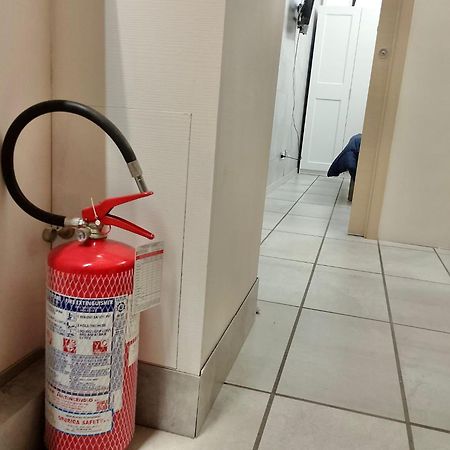 "R&P Apartment", Short Term Stay, Elegant Design, Bisceglie Metro Station, Easy For San Siro And Fiera Milano, Free Parking エクステリア 写真