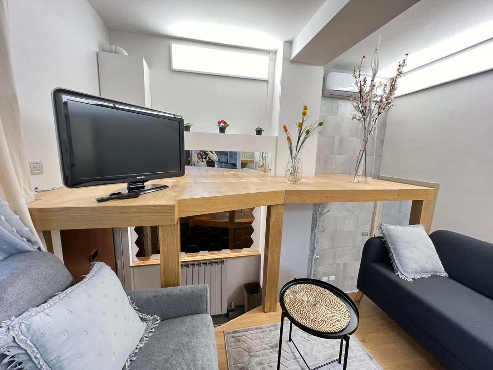 "R&P Apartment", Short Term Stay, Elegant Design, Bisceglie Metro Station, Easy For San Siro And Fiera Milano, Free Parking エクステリア 写真