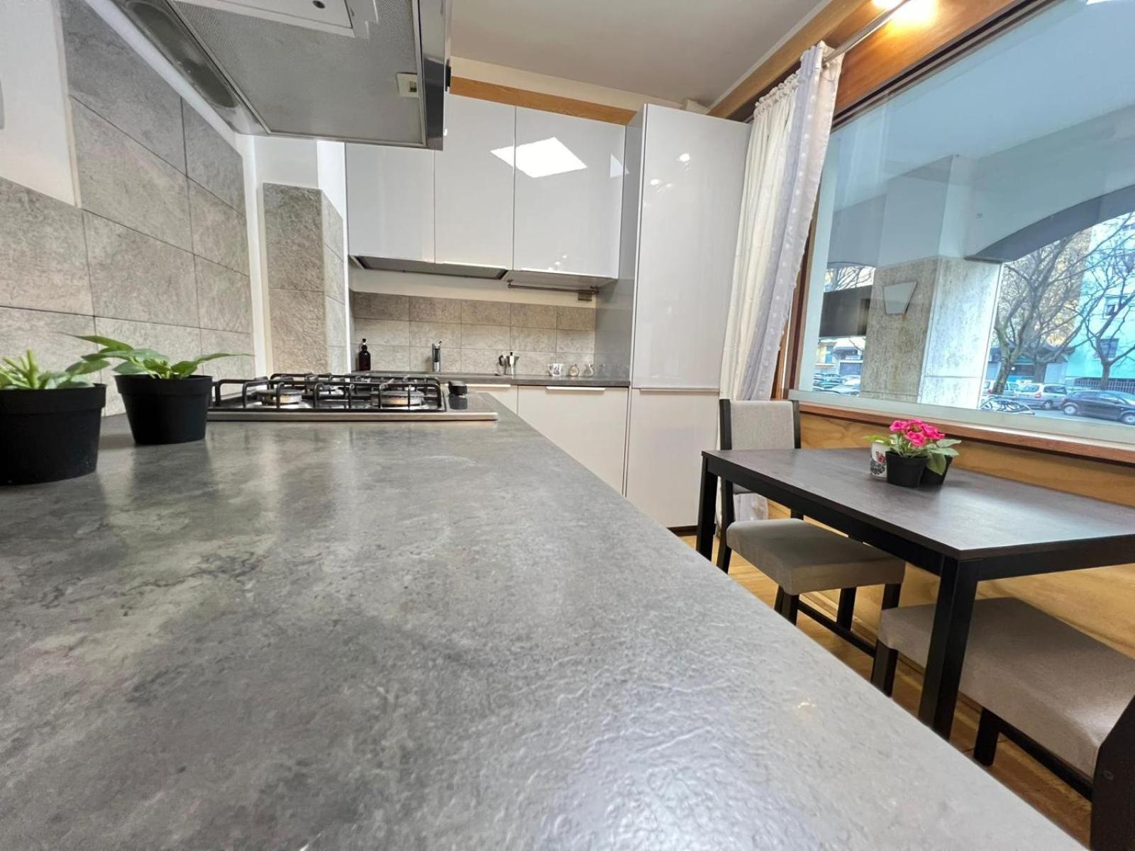"R&P Apartment", Short Term Stay, Elegant Design, Bisceglie Metro Station, Easy For San Siro And Fiera Milano, Free Parking エクステリア 写真