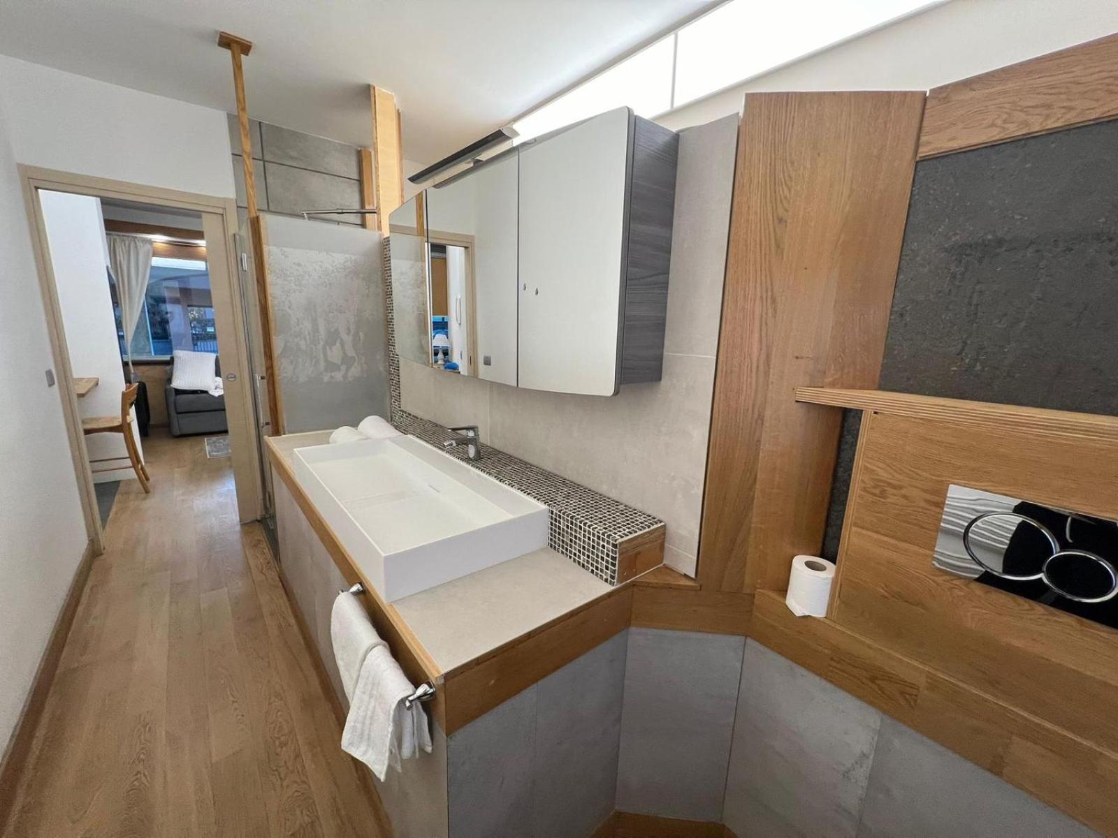 "R&P Apartment", Short Term Stay, Elegant Design, Bisceglie Metro Station, Easy For San Siro And Fiera Milano, Free Parking エクステリア 写真
