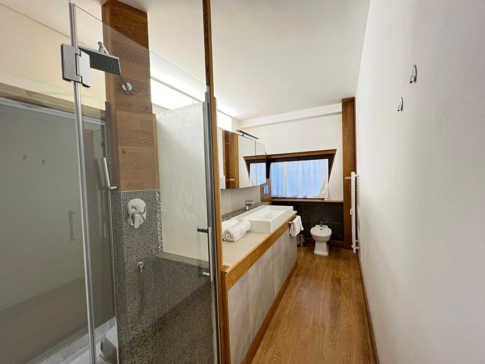 "R&P Apartment", Short Term Stay, Elegant Design, Bisceglie Metro Station, Easy For San Siro And Fiera Milano, Free Parking エクステリア 写真