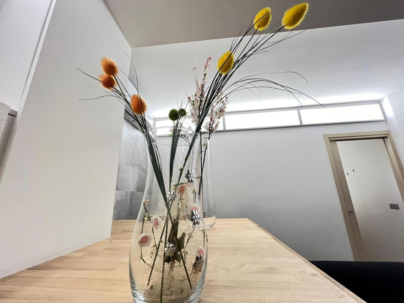 "R&P Apartment", Short Term Stay, Elegant Design, Bisceglie Metro Station, Easy For San Siro And Fiera Milano, Free Parking エクステリア 写真