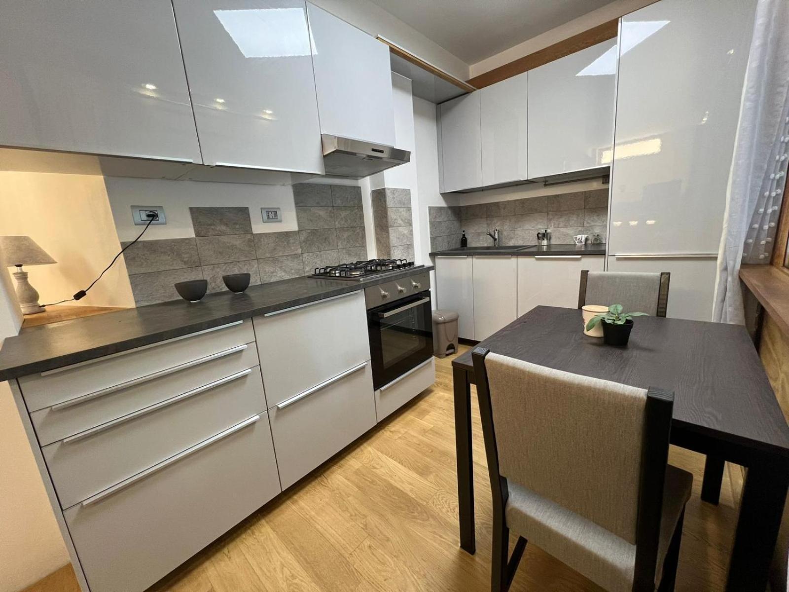 "R&P Apartment", Short Term Stay, Elegant Design, Bisceglie Metro Station, Easy For San Siro And Fiera Milano, Free Parking エクステリア 写真