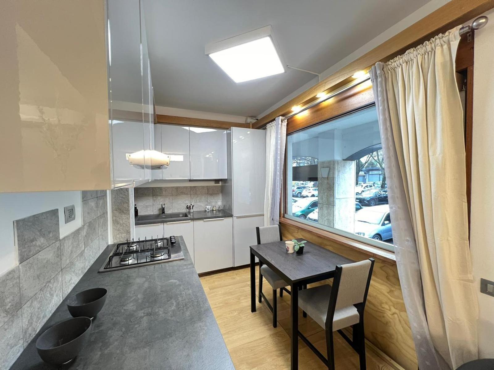 "R&P Apartment", Short Term Stay, Elegant Design, Bisceglie Metro Station, Easy For San Siro And Fiera Milano, Free Parking エクステリア 写真