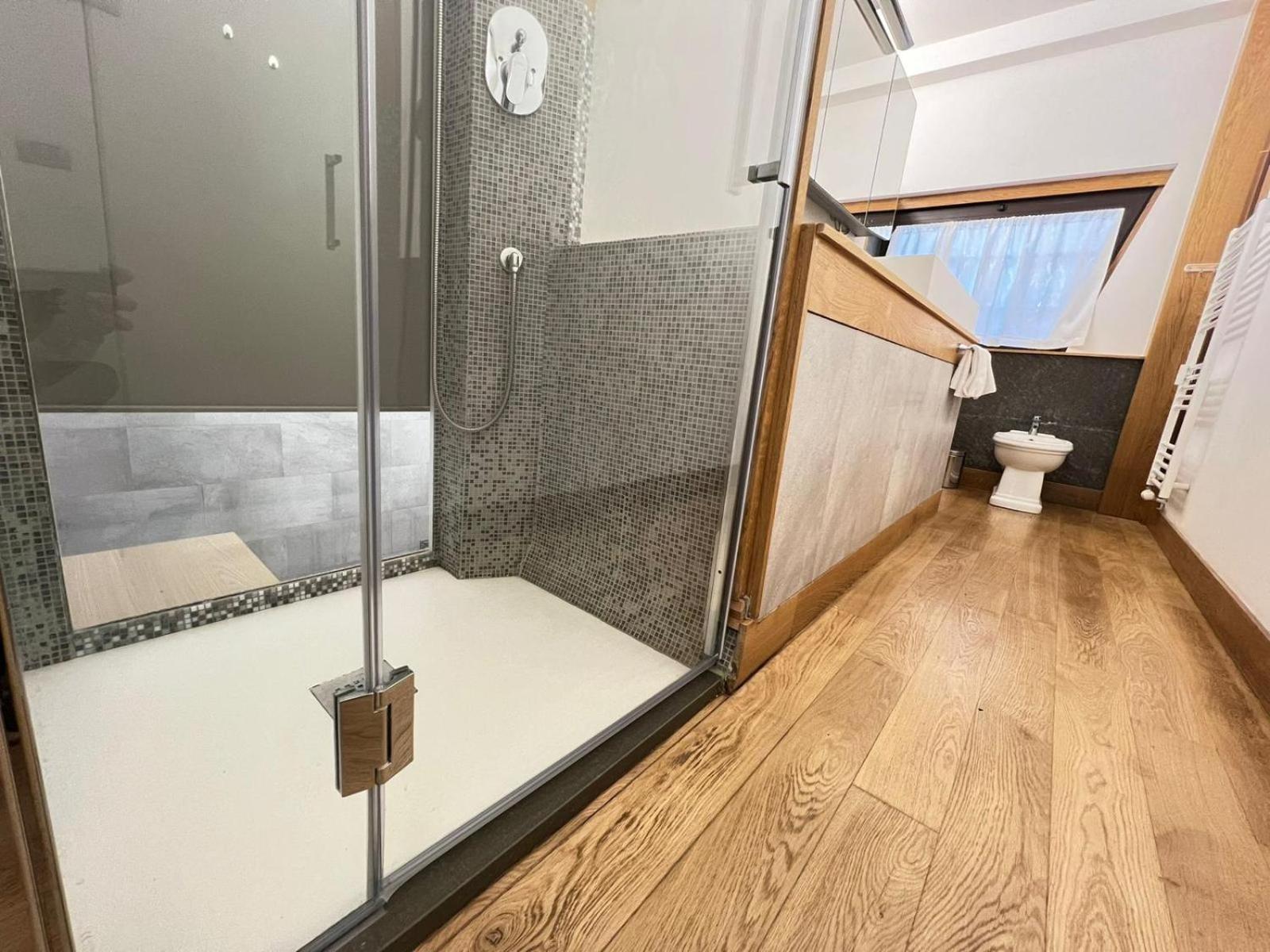 "R&P Apartment", Short Term Stay, Elegant Design, Bisceglie Metro Station, Easy For San Siro And Fiera Milano, Free Parking エクステリア 写真