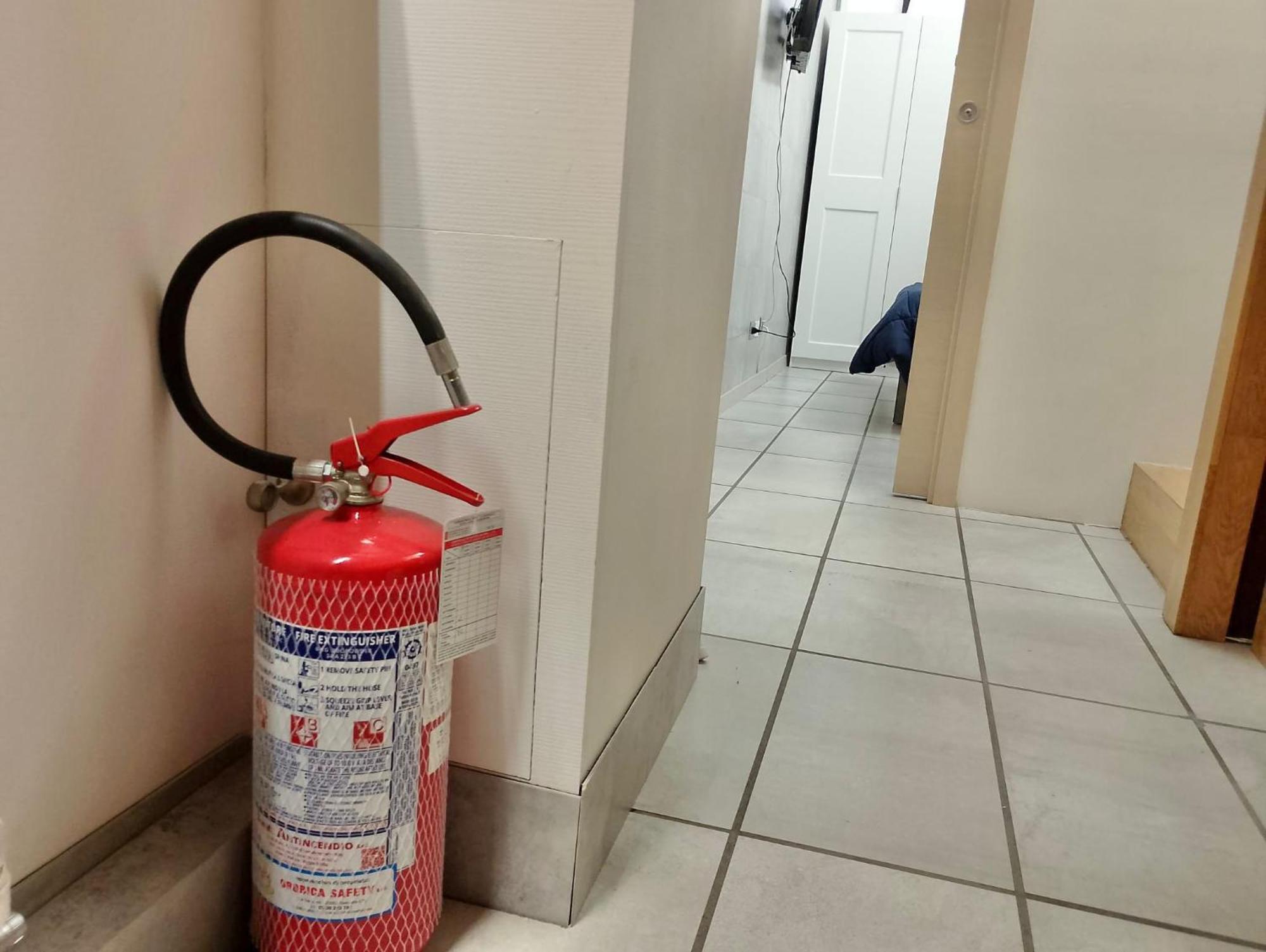 "R&P Apartment", Short Term Stay, Elegant Design, Bisceglie Metro Station, Easy For San Siro And Fiera Milano, Free Parking エクステリア 写真